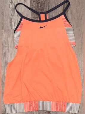 Like New Women's Nike Tank Top w/attached Bra Size Small
